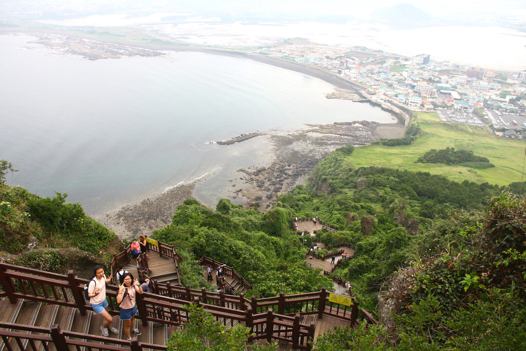 Seongsan Ilchulbong é Um Ponto Turístico Que Turistas Gostam De