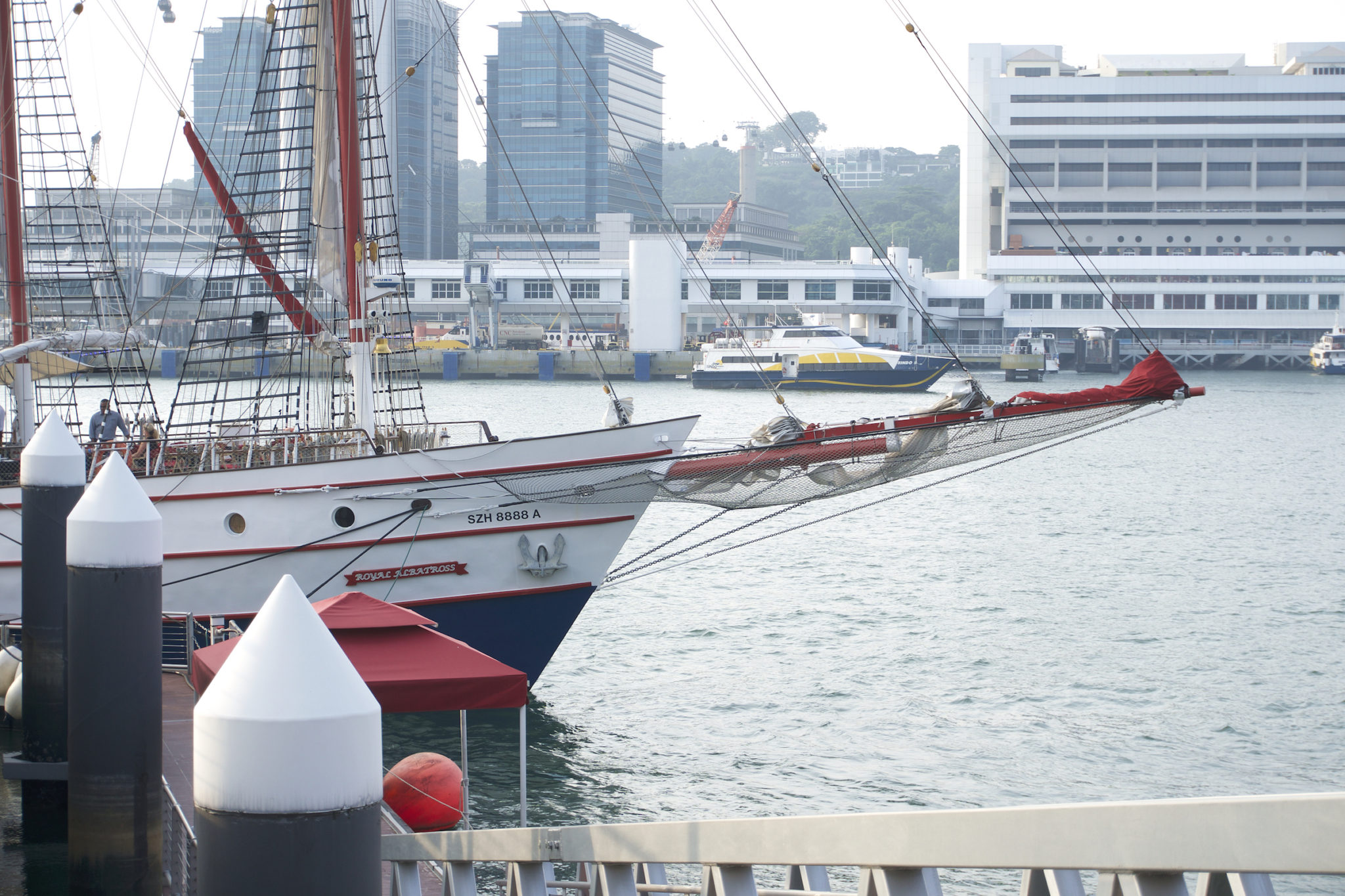 Bored in Singapore? We Went on a Dinner Cruise Aboard the Royal Albatross (Review)